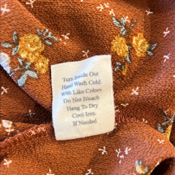 Floral Rust Boutique Blouse - Picture 6 of 8